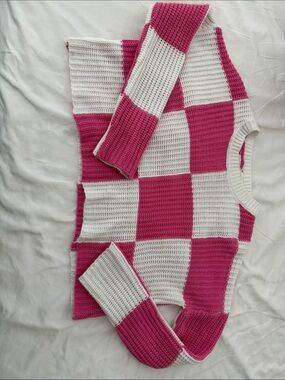 moon & madison Pink and White Checker Knit Crew Sweater